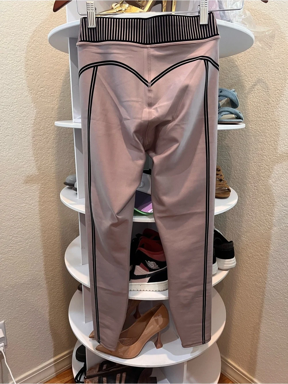 ALO Yoga Airlift Line up 7/8 Taupe Legging Black Velvet XXS New w/o Tags!!
